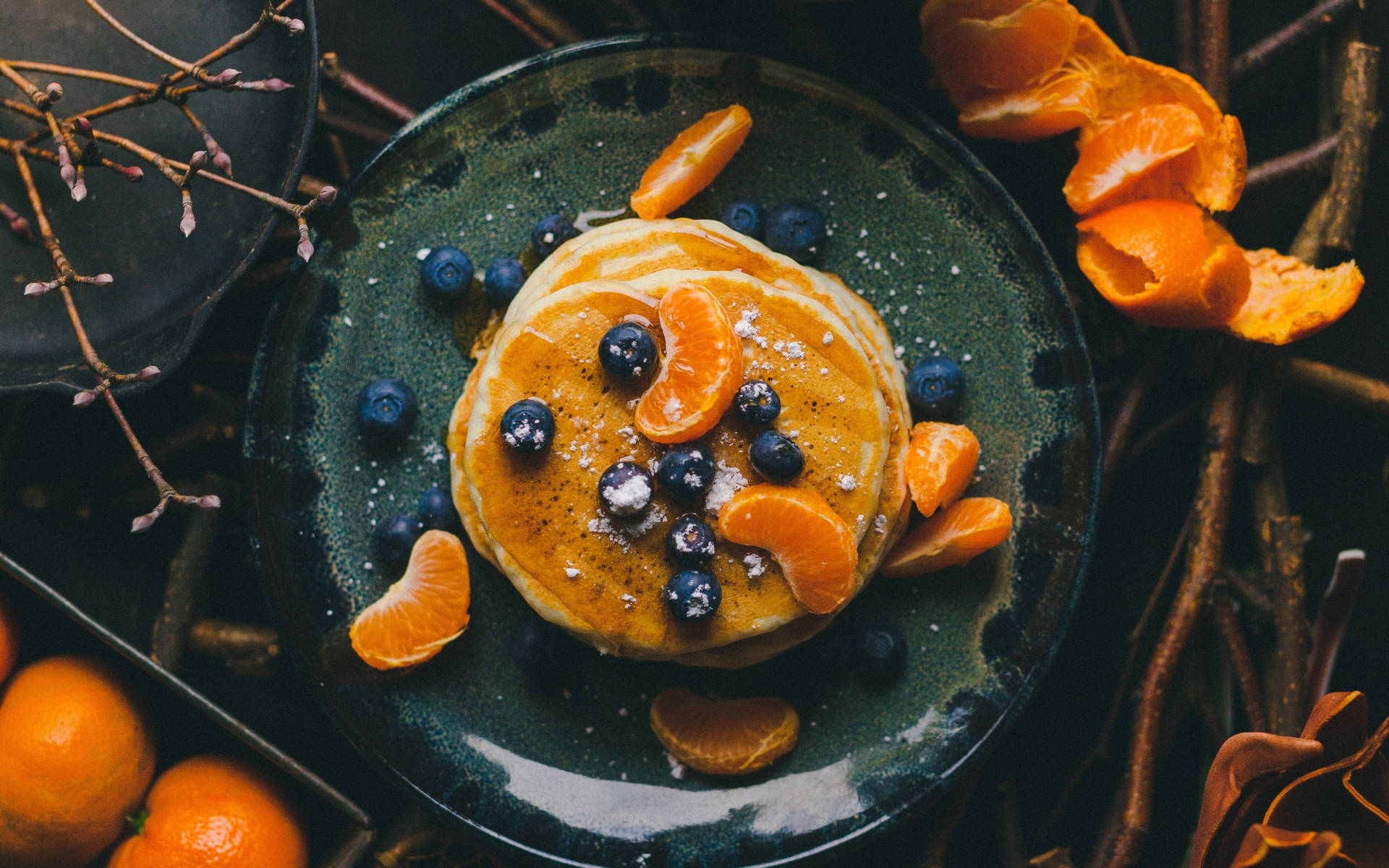 Pandekager med bær og appelsiner Wallpaper