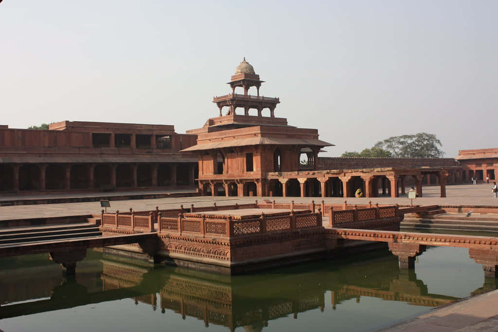 Panch Mahal In Fatehpur Sikri On A Bright Day Wallpaper