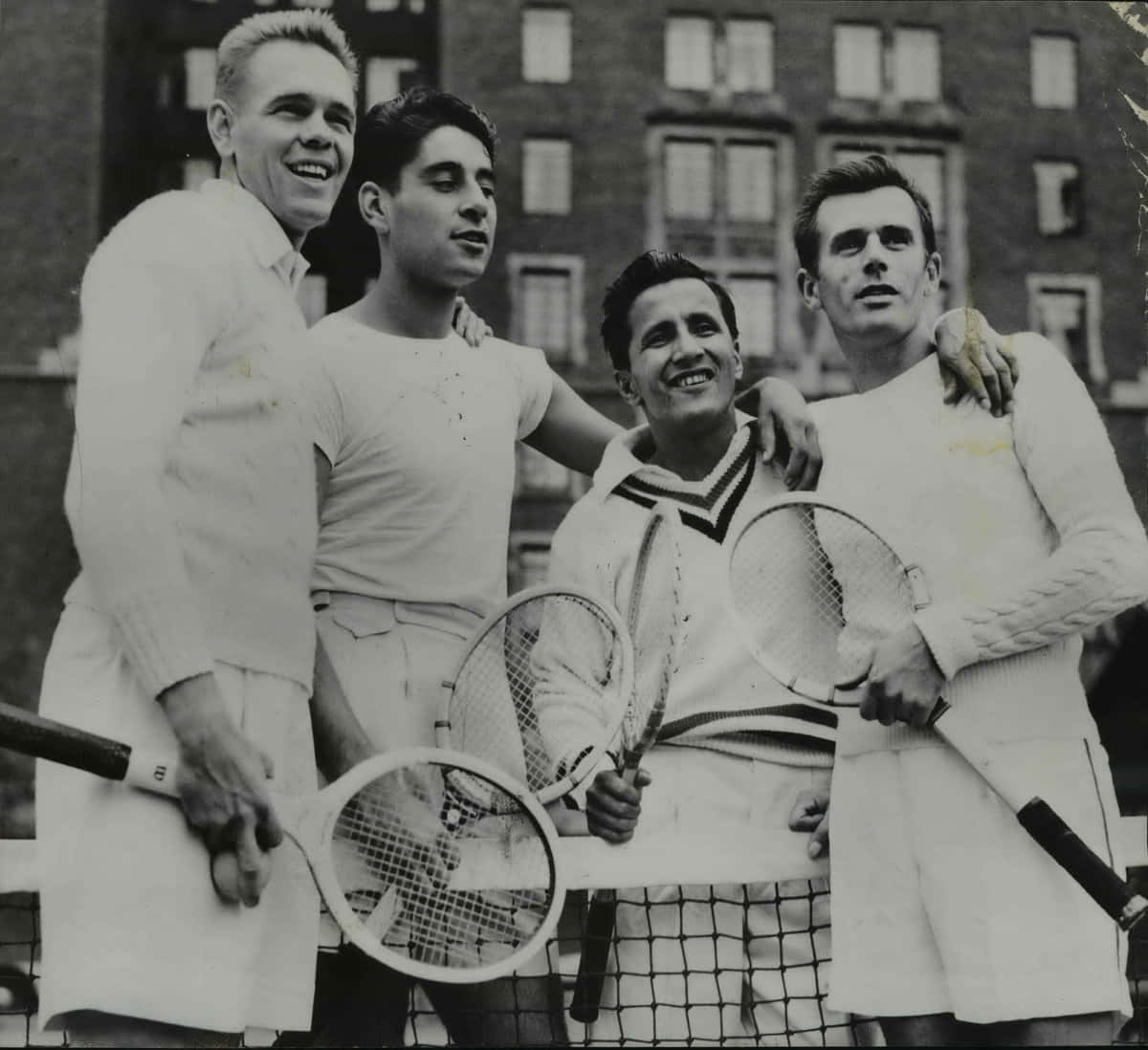Pancho Segura sammen med andre tennisspillere Wallpaper