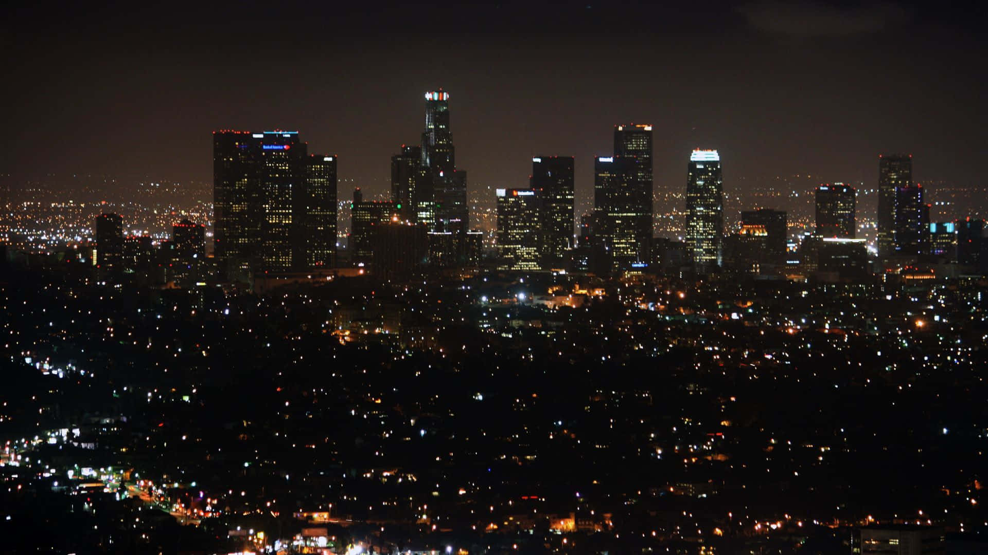 Panoramamozzafiato Della Skyline Di Los Angeles Illuminata Di Notte