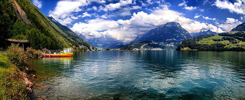 Desktoppanoramico Del Lago Di Lucerna Sfondo