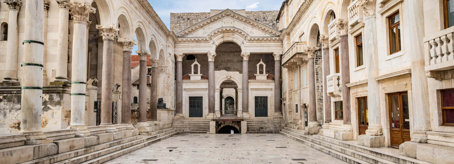 Fotopanorámica Del Palacio De Diocleciano Fondo de pantalla