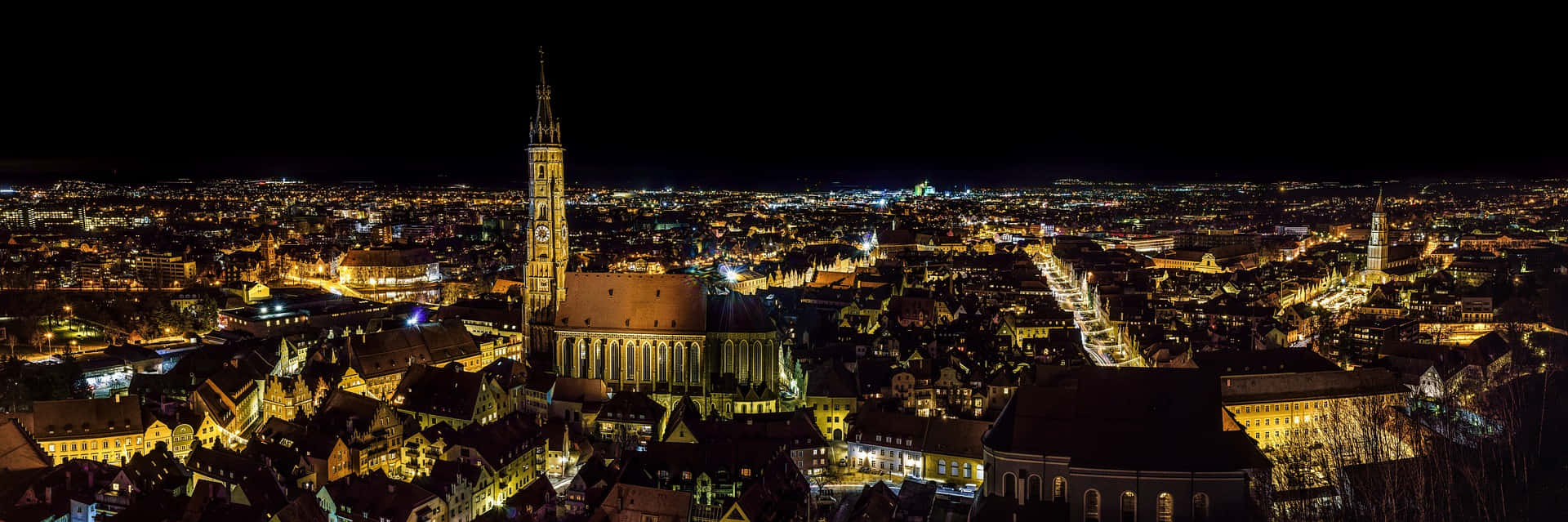Goldenestadt Bei Nacht - Panoramabild