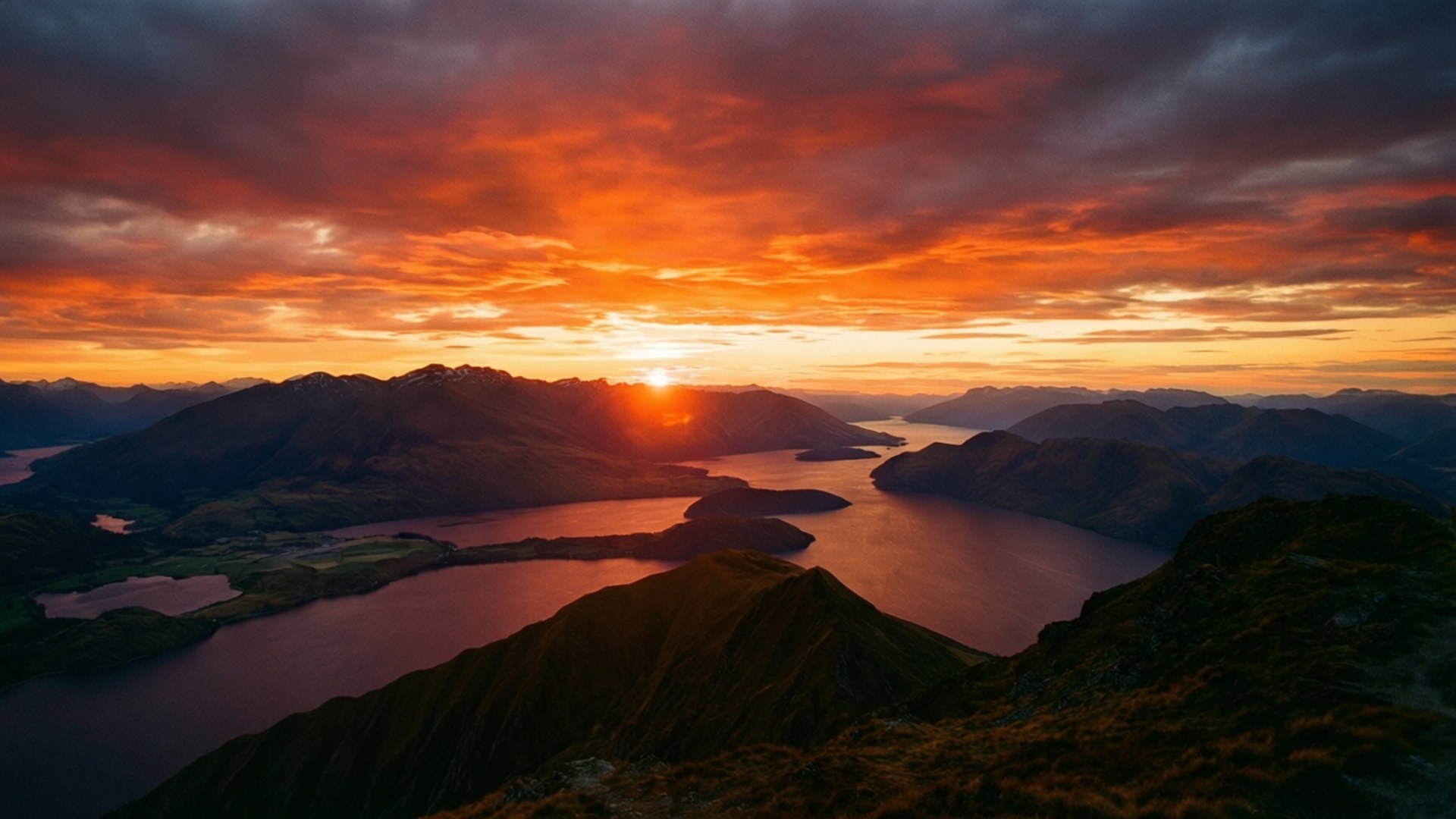 Panorama-Sonnenuntergang Wallpaper