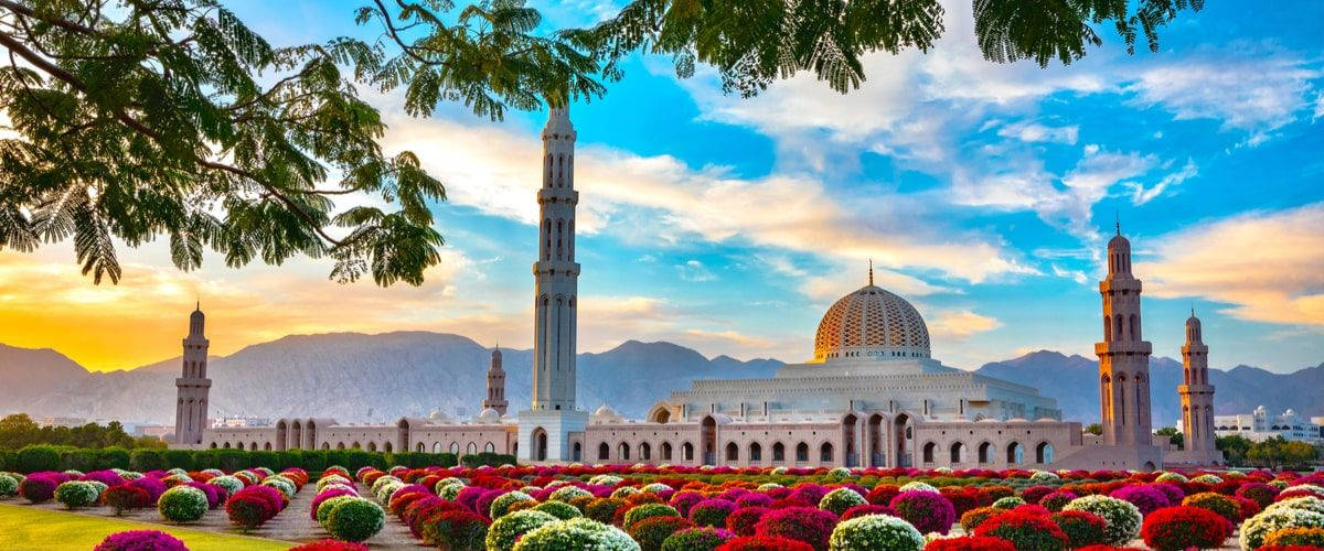 Panoramablickauf Eine Moschee In Oman. Wallpaper