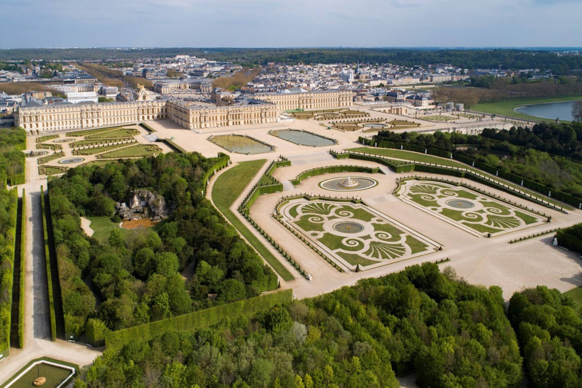 Panoramablickauf Das Gesamte Gelände Des Schlosses Versailles Wallpaper