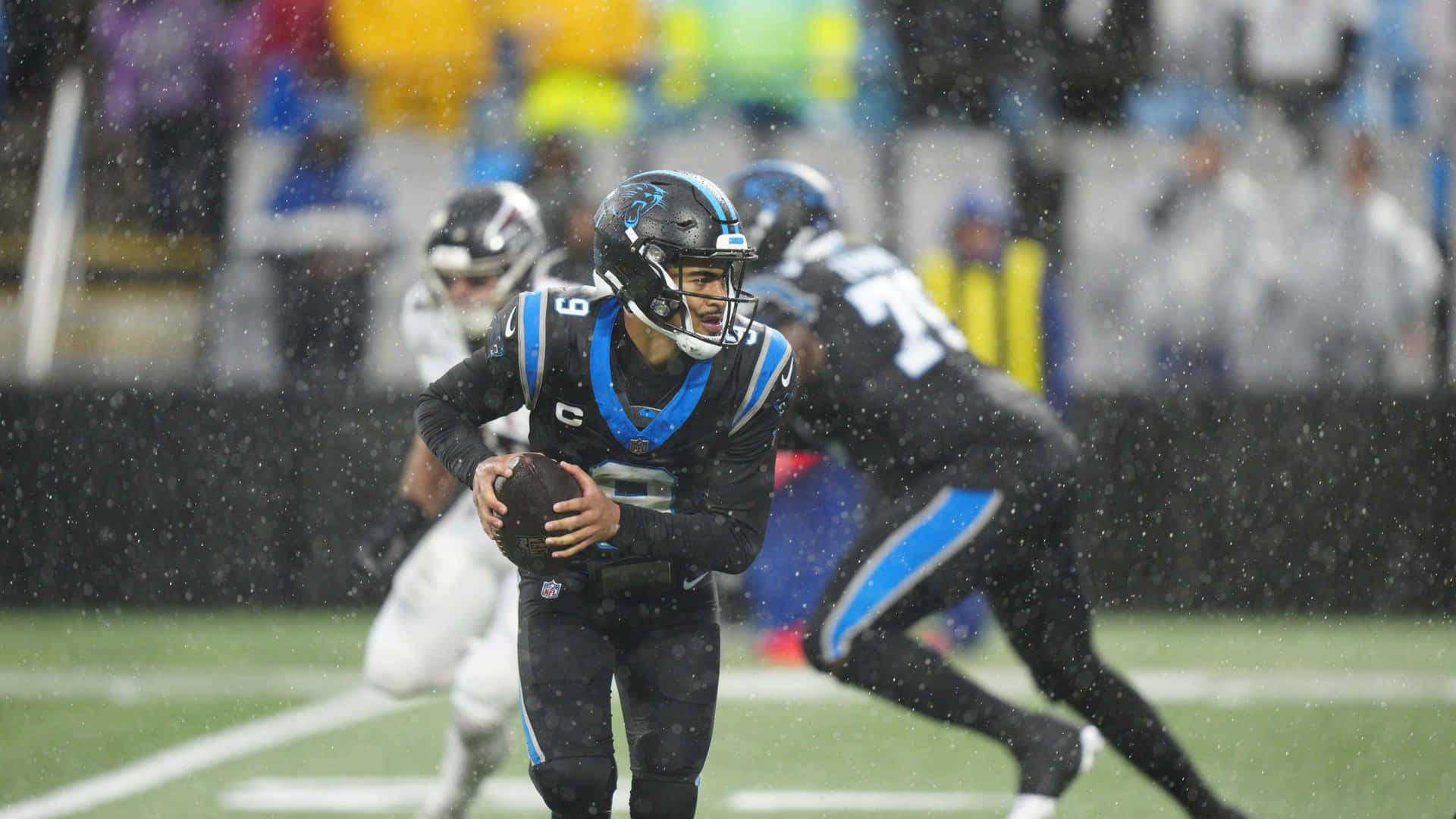 Panthers Quarterbackin Rain Game Wallpaper