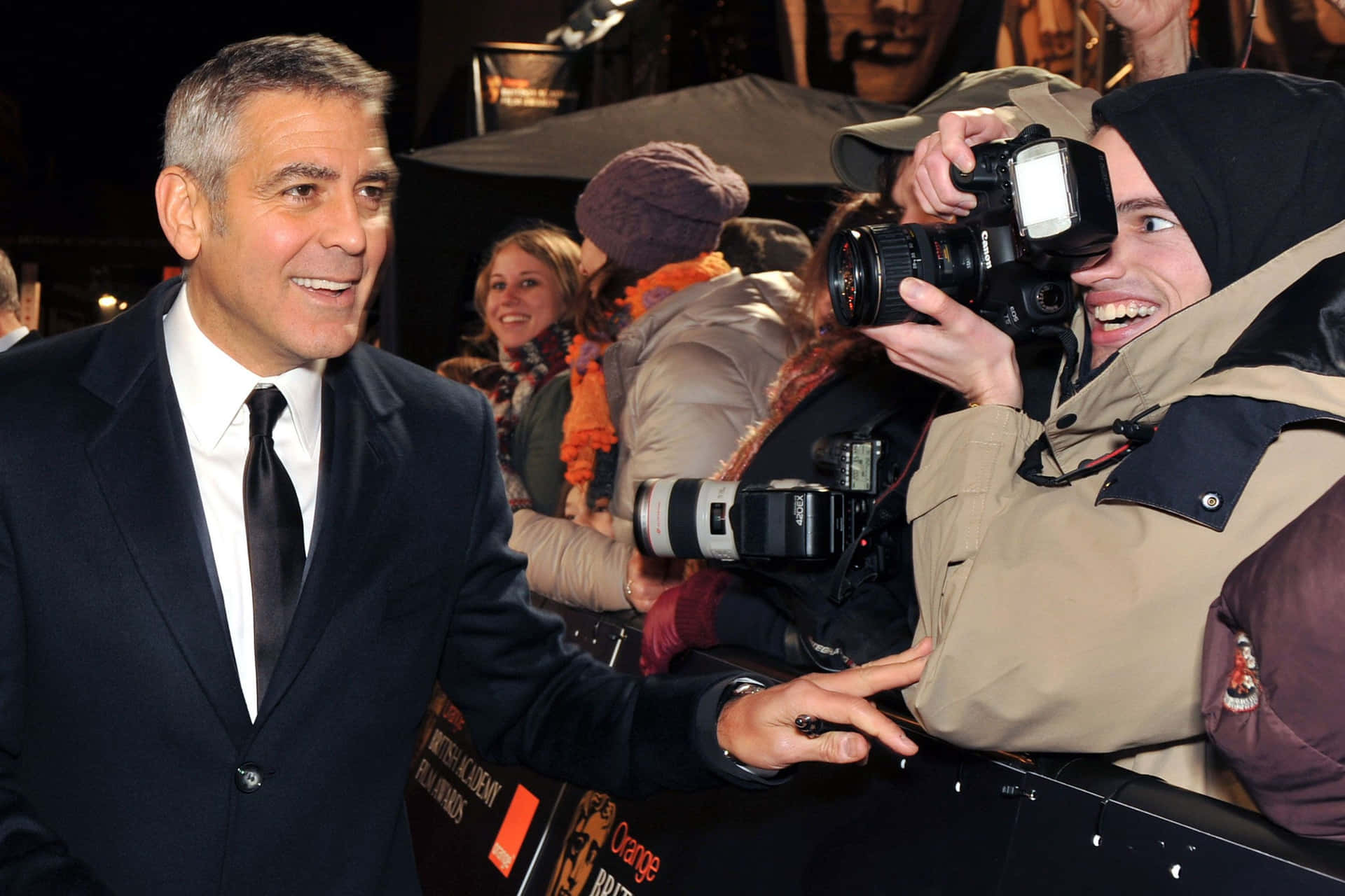 Paparazzide George Clooney. Fondo de pantalla