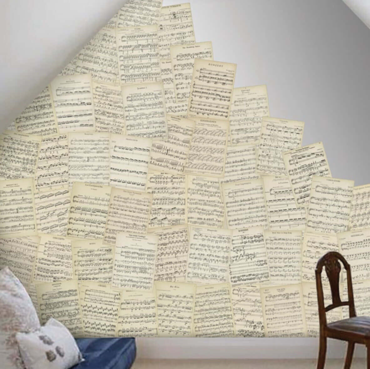 Papirer opbevaret i en pyramideform Wallpaper