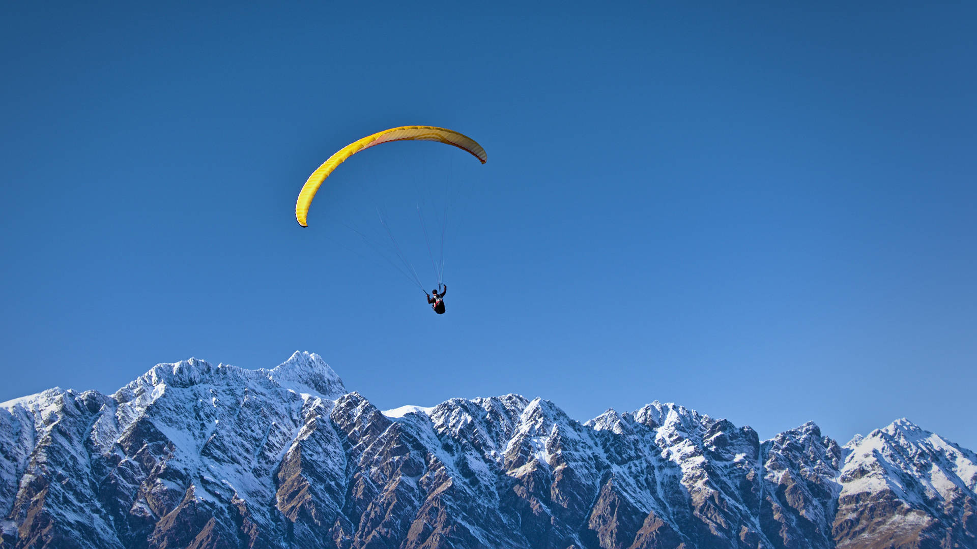 Skärmväggmed Paragliding Ovanför Berget Ben Lomond. Wallpaper