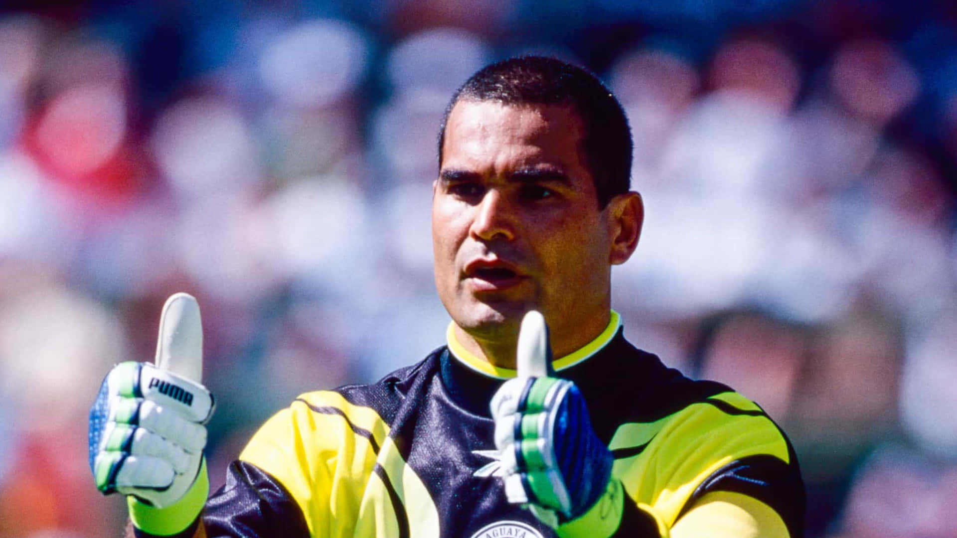 Paraguaysfotbollsmålvakt Jose Luis Chilavert Under 1998 Fifa World Cup. Wallpaper