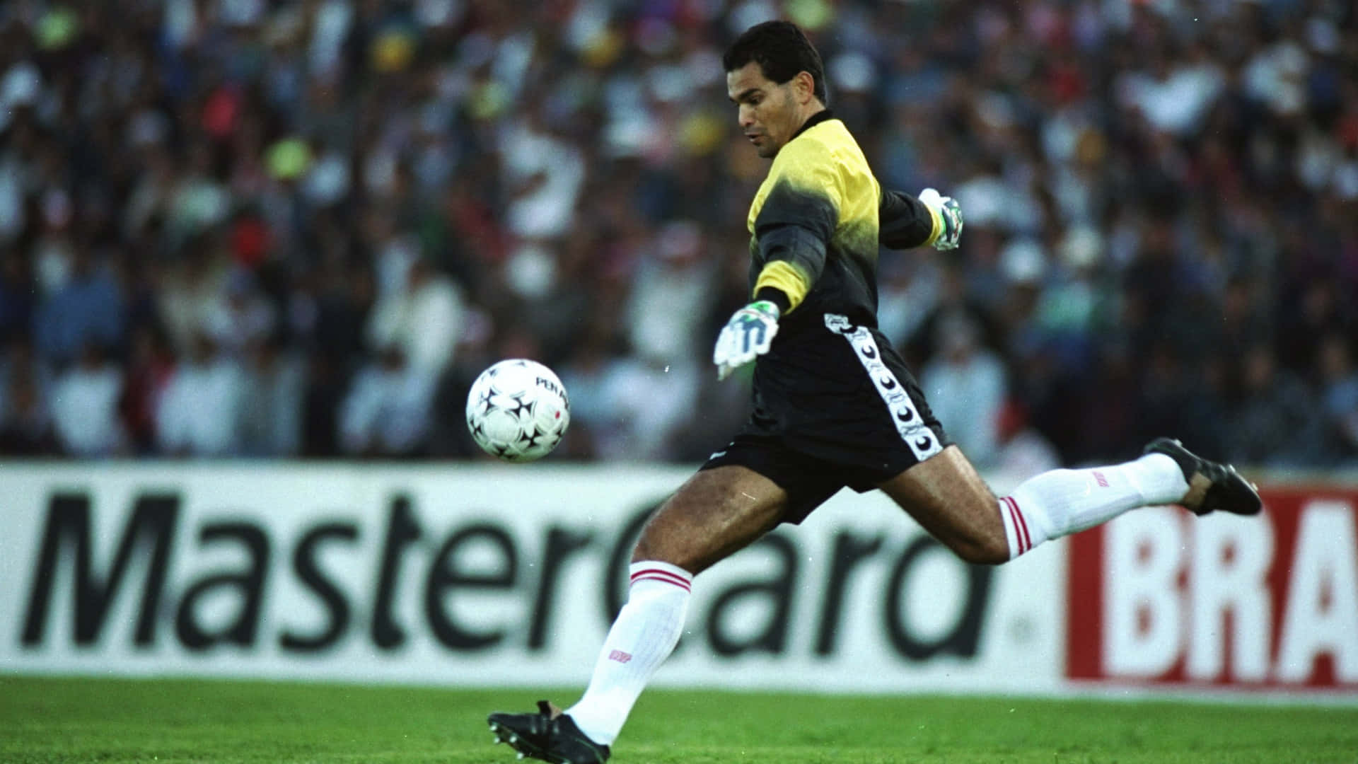 Paraguayan Football Team Goalkeeper Jose Luis Chilavert Kicking A Ball Wallpaper