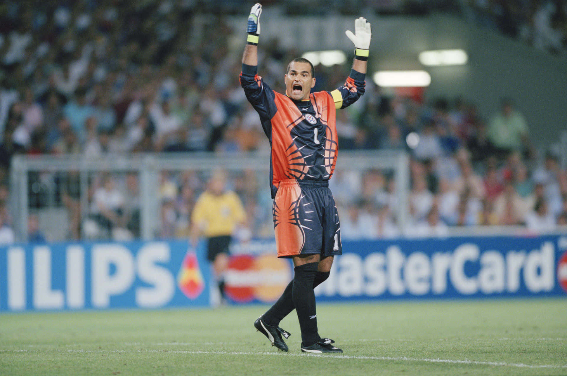 Futbolistaparaguayo Jose Luis Chilavert En La Copa Mundial De 1998. Fondo de pantalla