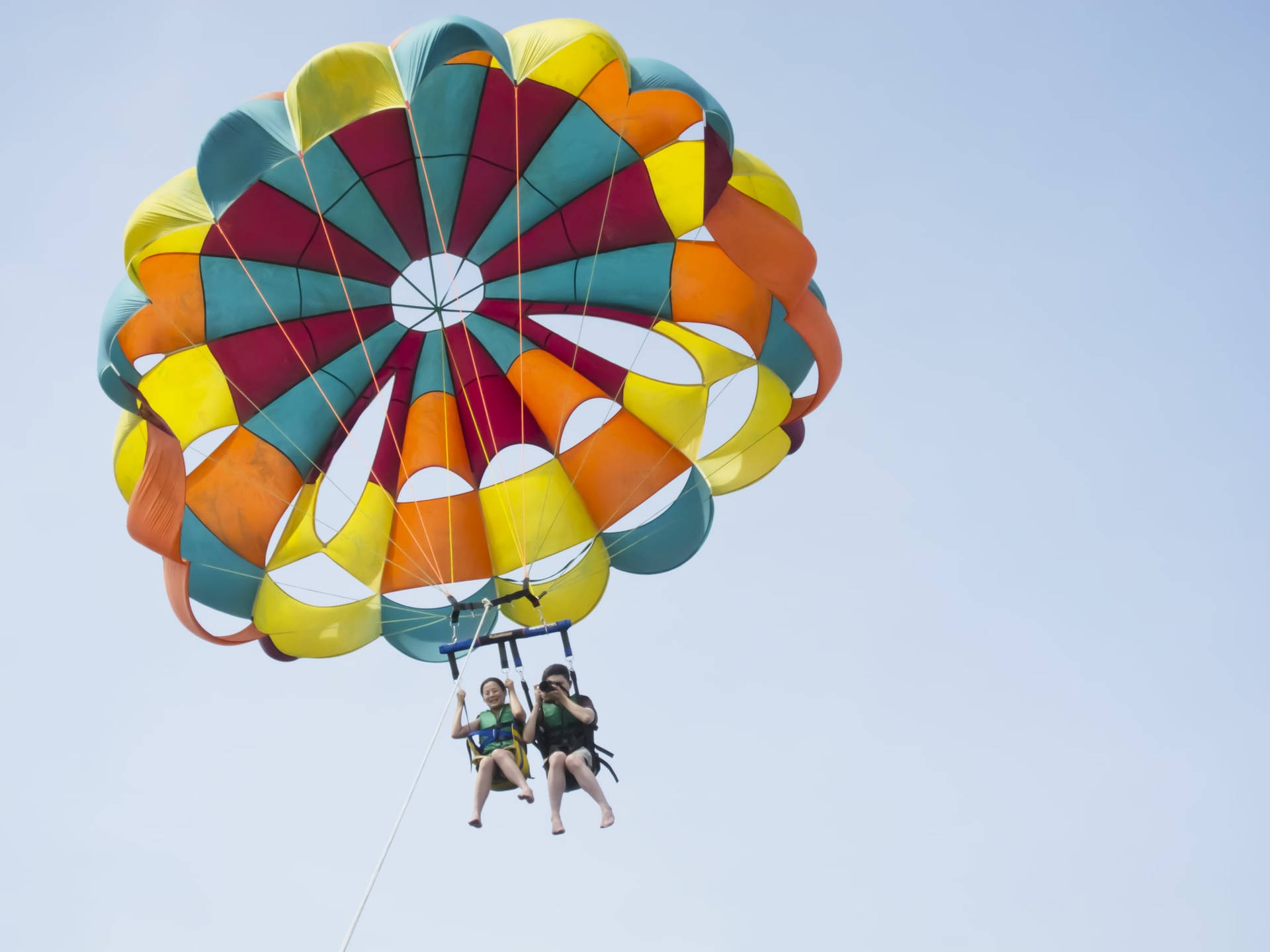 Parasailing In The Middle East Picture