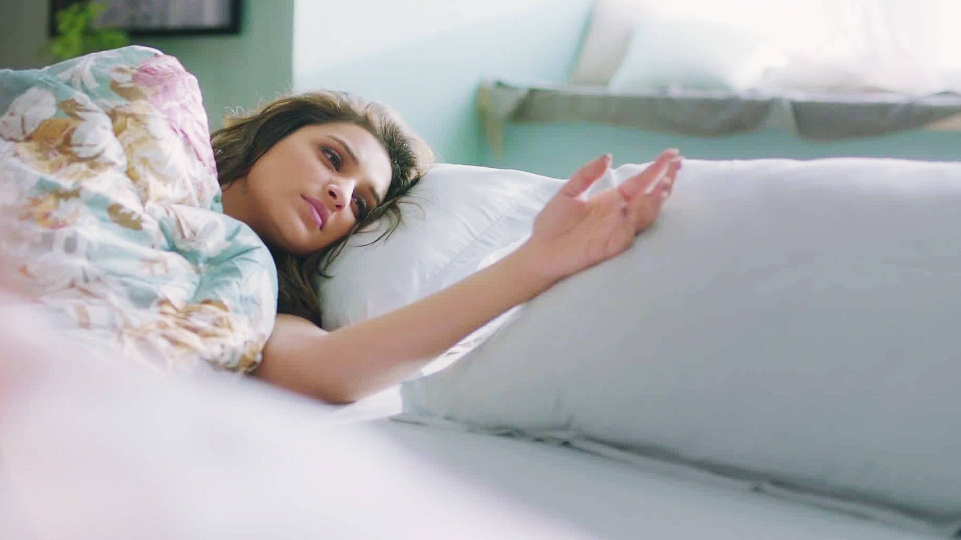 Parineeti Chopra Lying In Bed Wallpaper