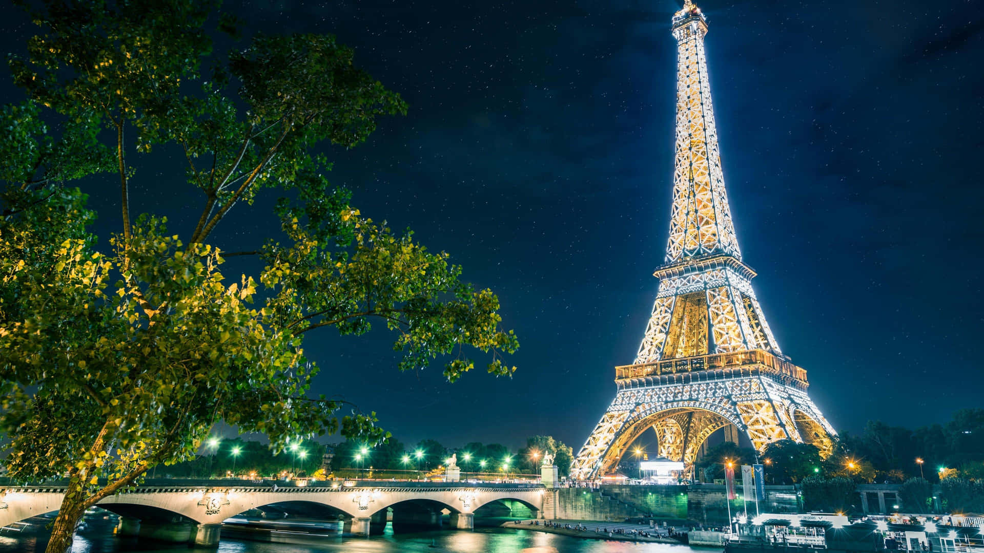 Exploralas Pintorescas Y Románticas Calles De París. Fondo de pantalla