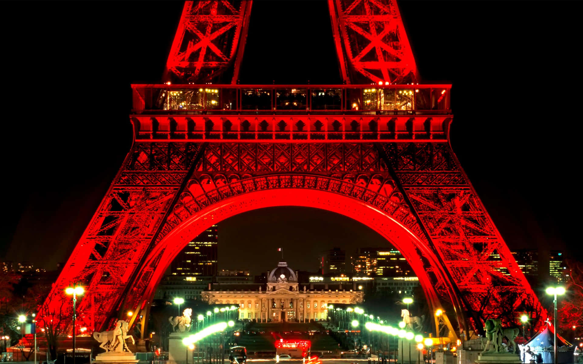 En magisk udsigt over Paris om natten. Wallpaper