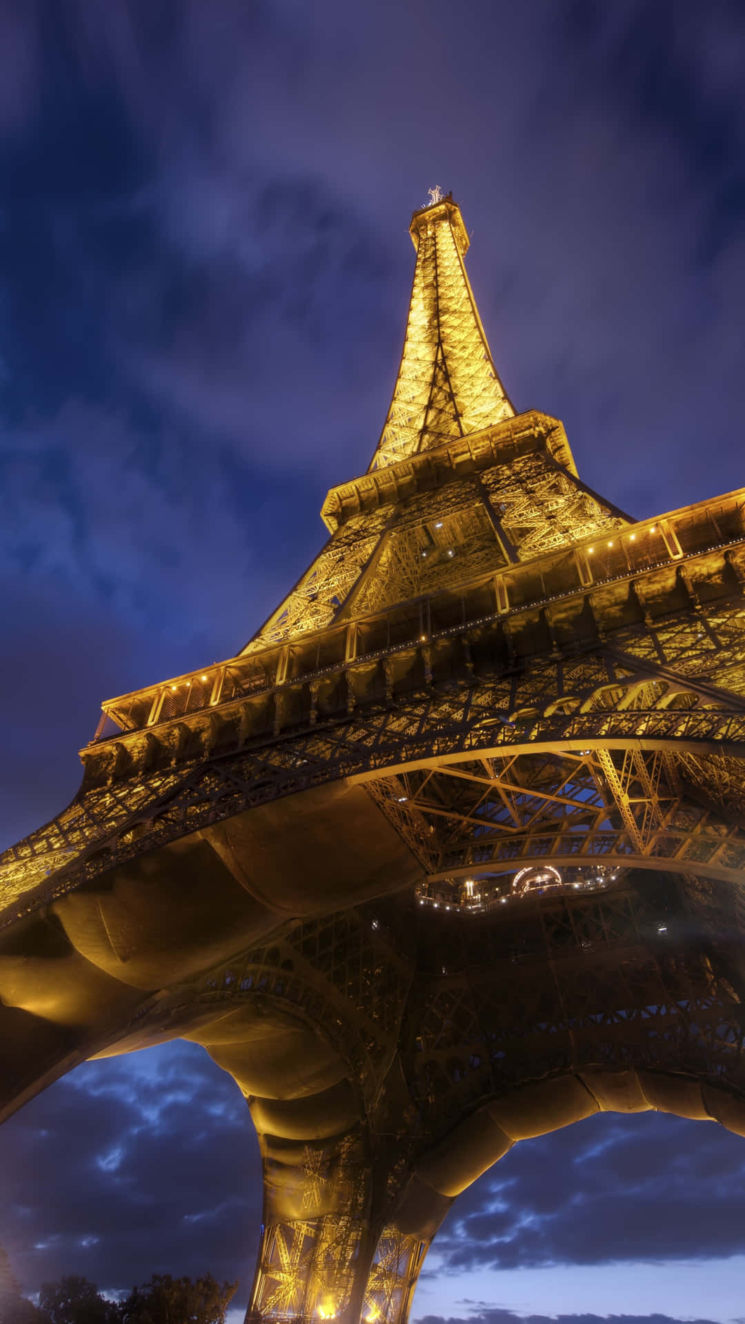 Latorre Eiffel È Illuminata Di Notte. Sfondo