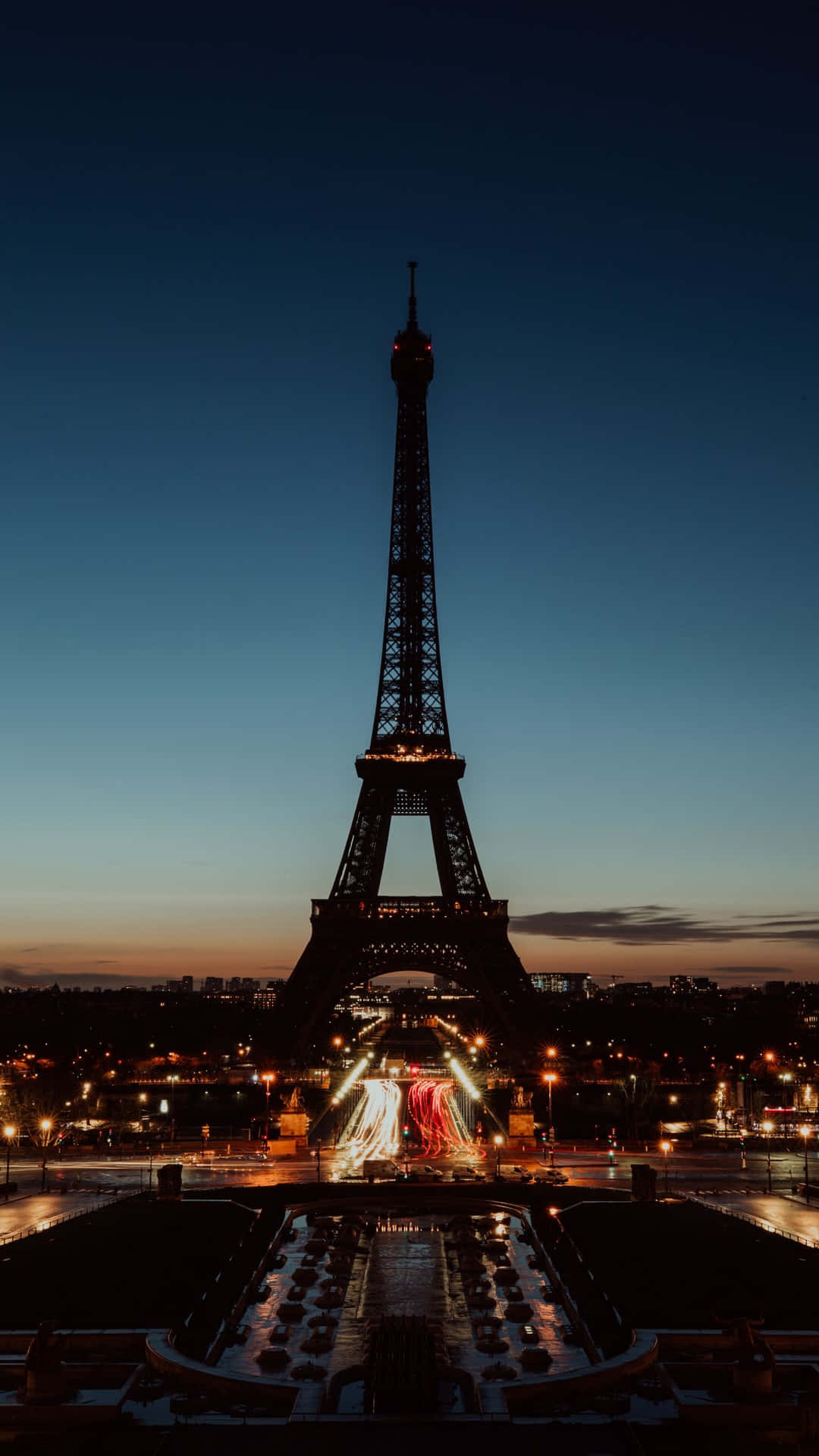En smuk udsigt over Paris om natten. Wallpaper