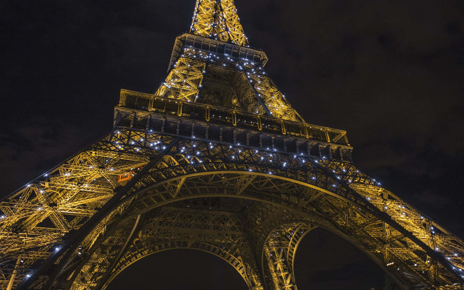 "The Charming City of Paris Under the Sky At Night" Wallpaper