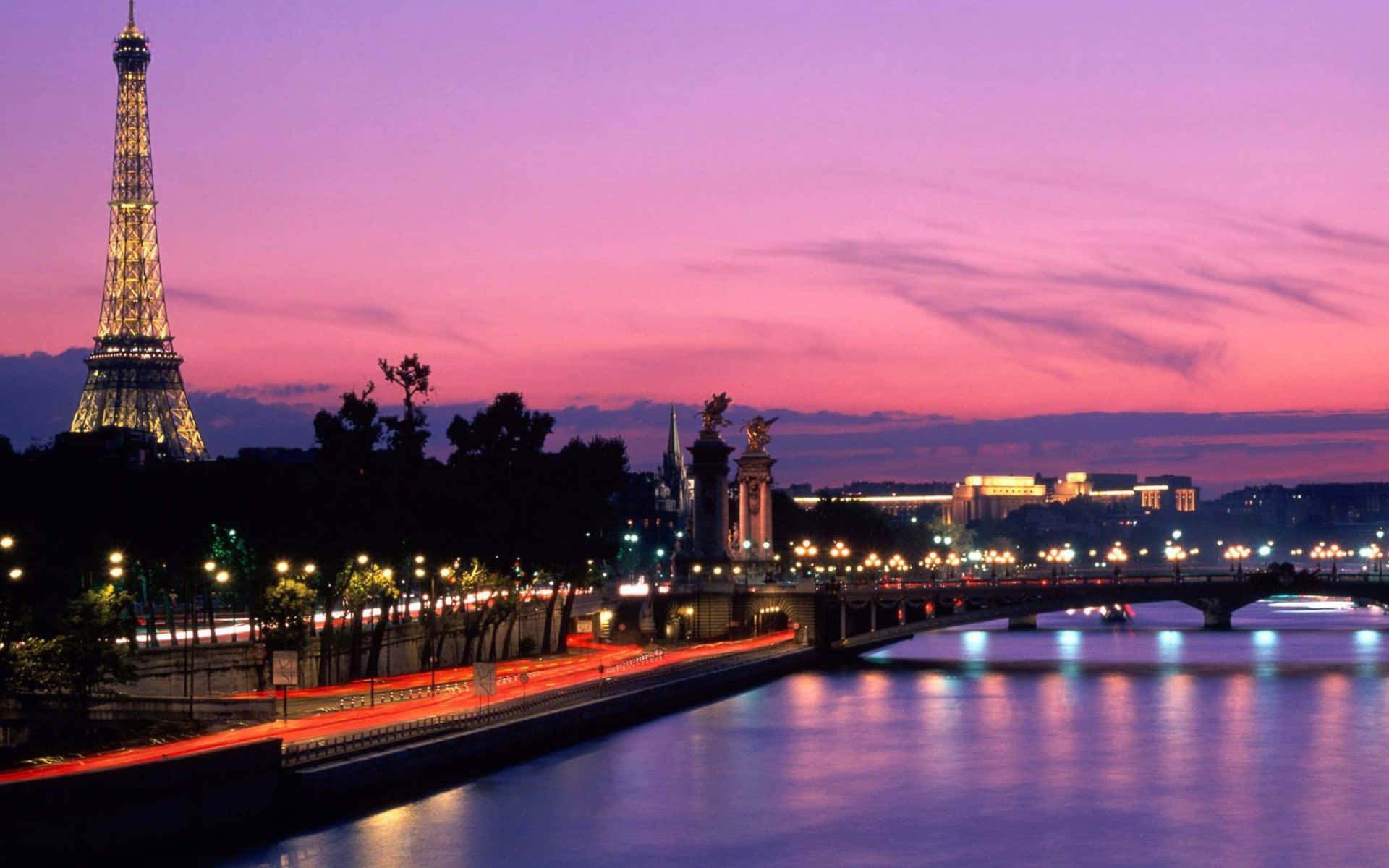 Parisbei Einbruch Der Dunkelheit Mit Dem Eiffelturm Im Hintergrund