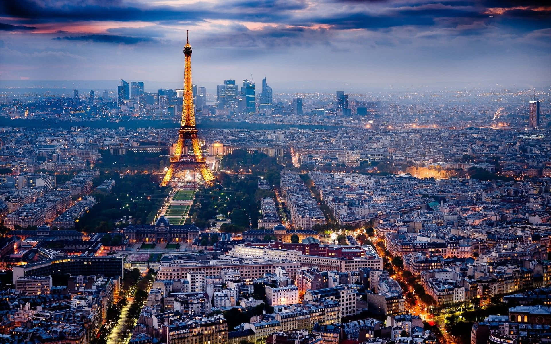 Smukke skyline af Paris til din skrivebords baggrund. Wallpaper
