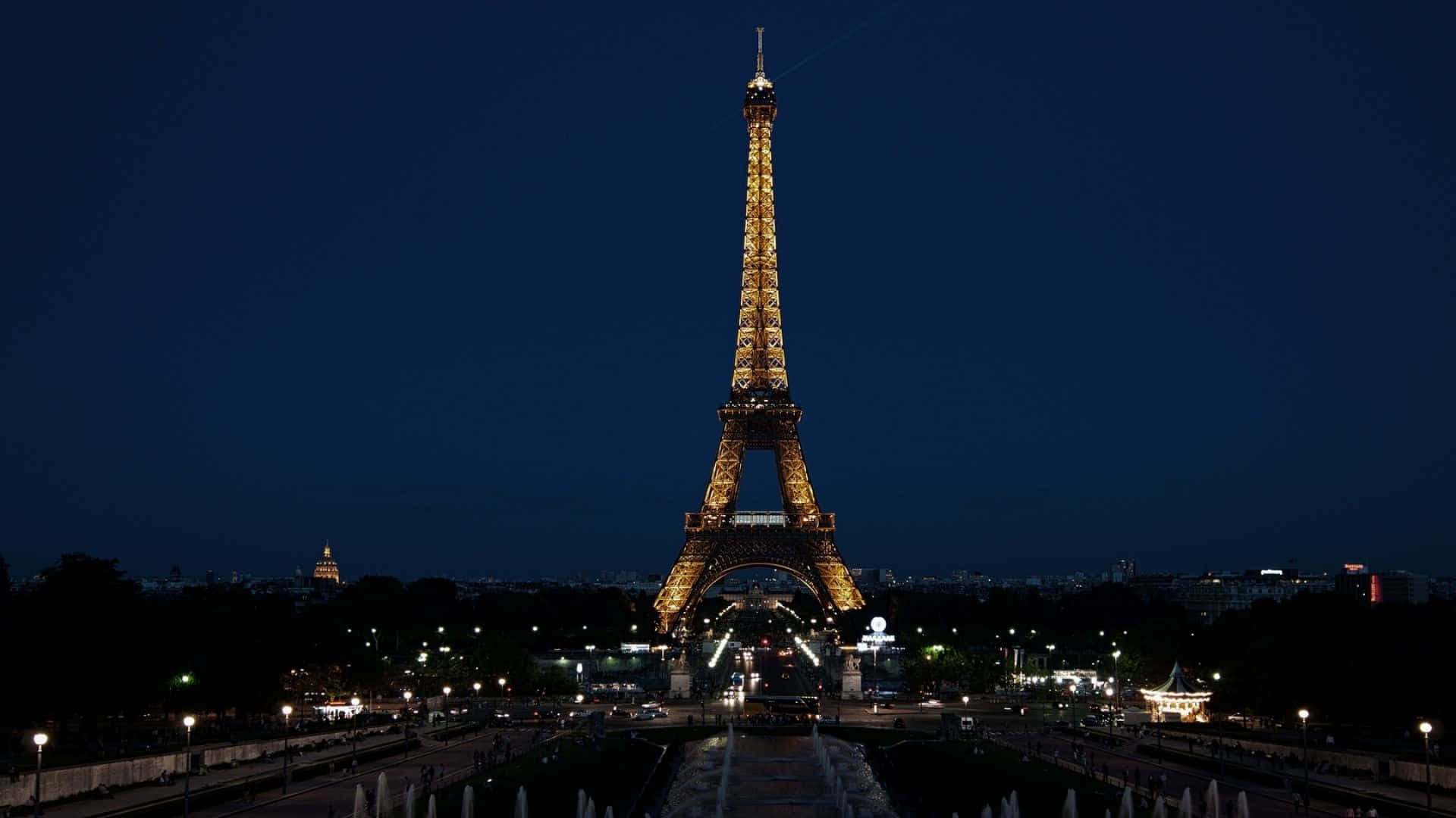 Genießensie Diese Atemberaubende Skyline Der Stadt Der Liebe - Paris, Frankreich. Wallpaper