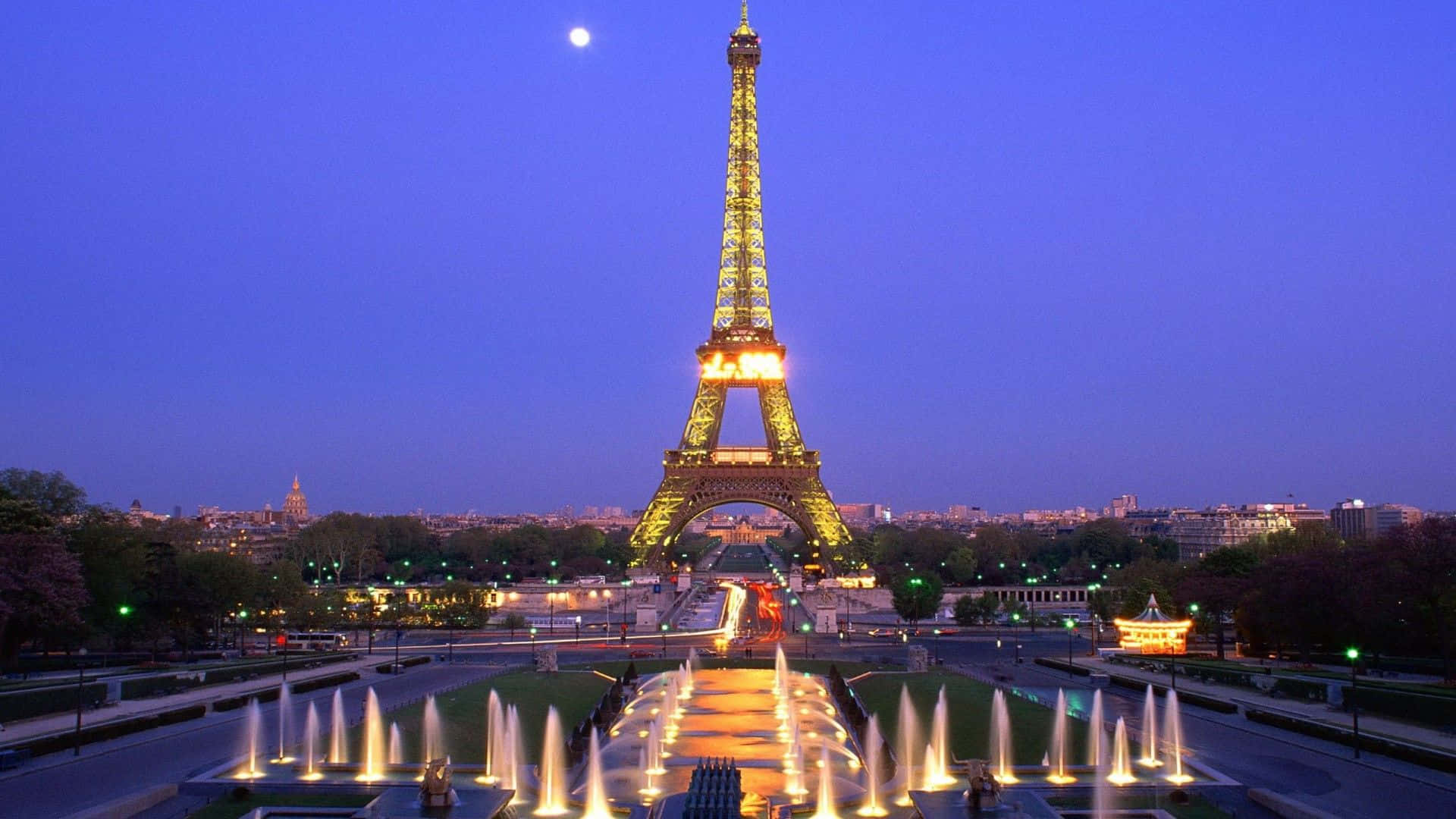 Enjoy the iconic city of lights right on your desktop. Wallpaper