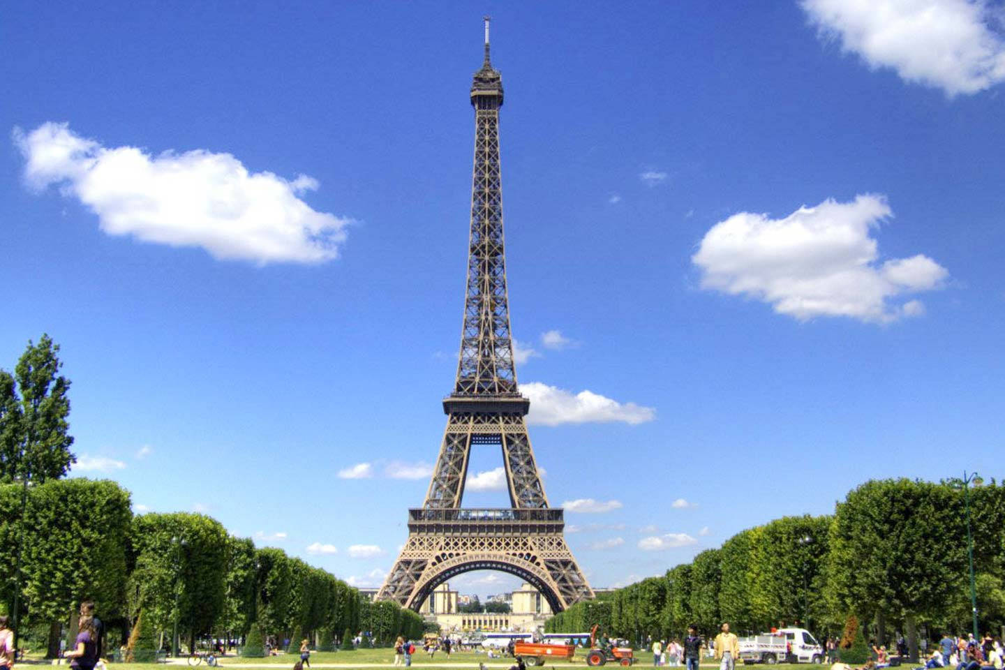 Sfondoper Desktop Della Torre Eiffel A Parigi. Sfondo