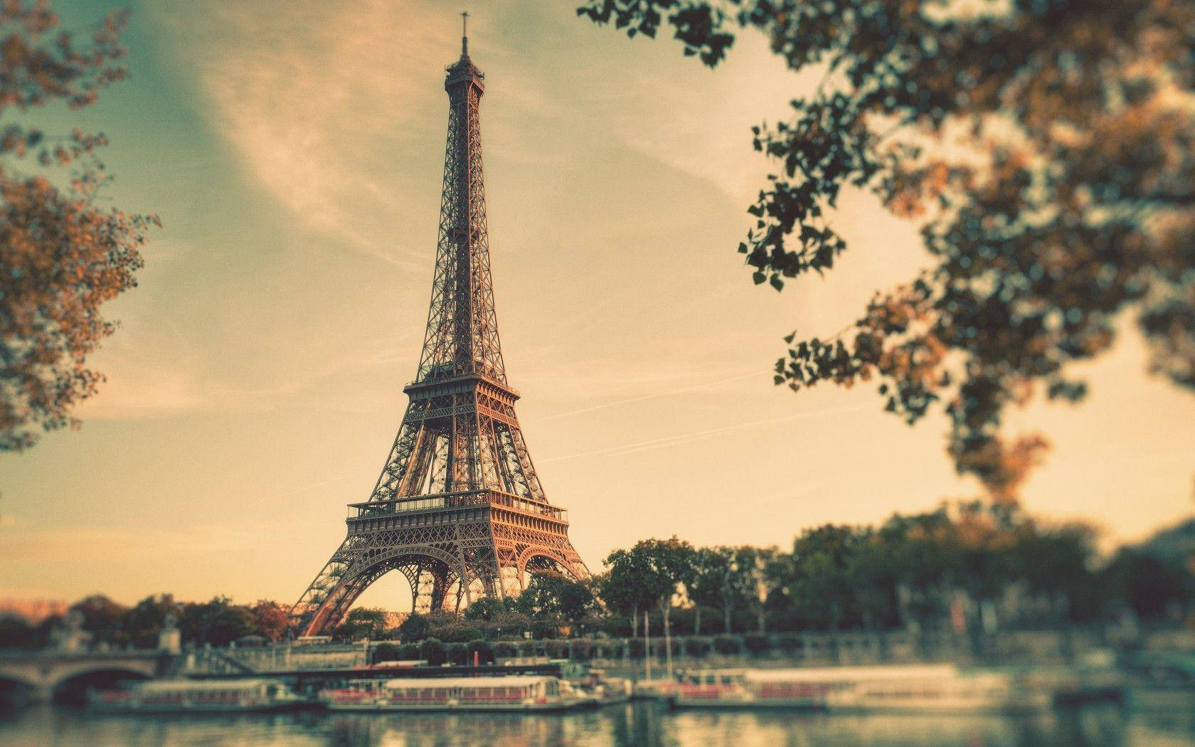 Det ikoniske Eiffeltårn i Paris Wallpaper