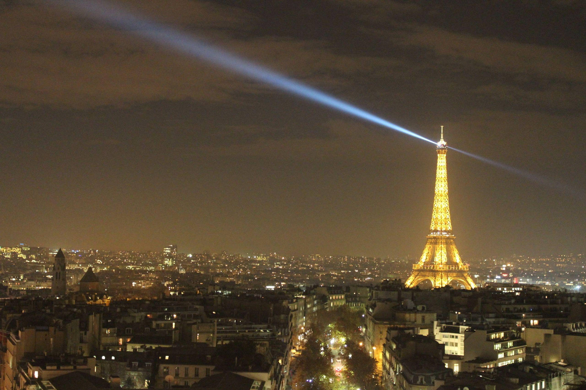 Uncapolavoro Di Parigi - La Torre Eiffel Sfondo