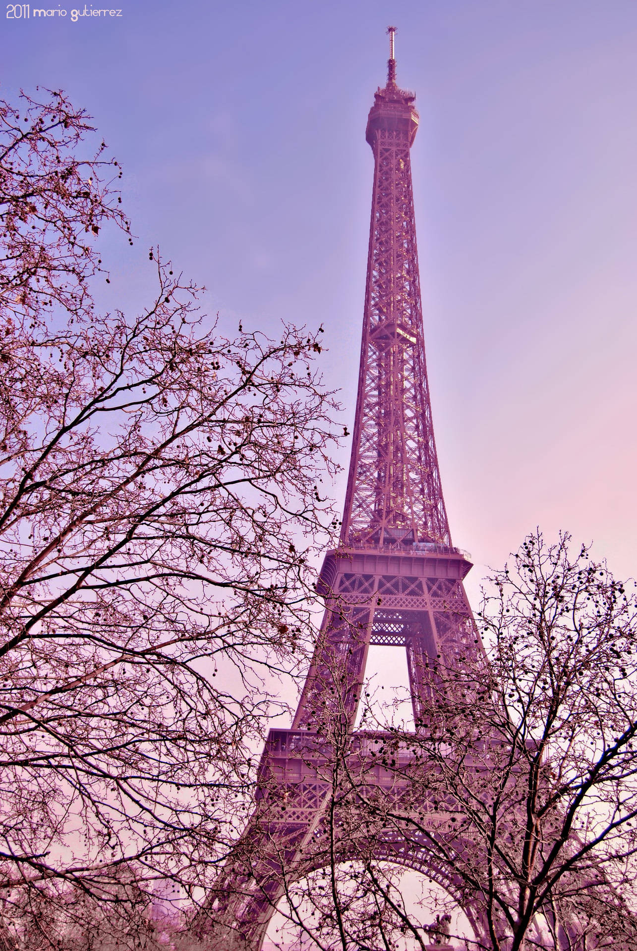 "The breathtaking Eiffel tower in Paris, France" Wallpaper