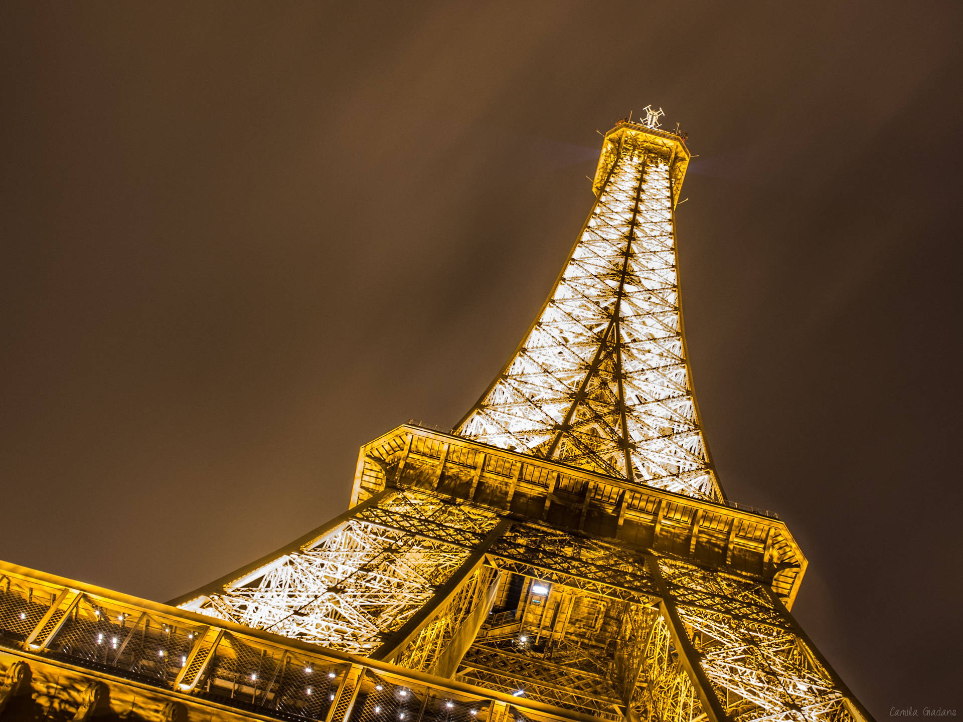 Deslumbrantetorre Eiffel De París Fondo de pantalla