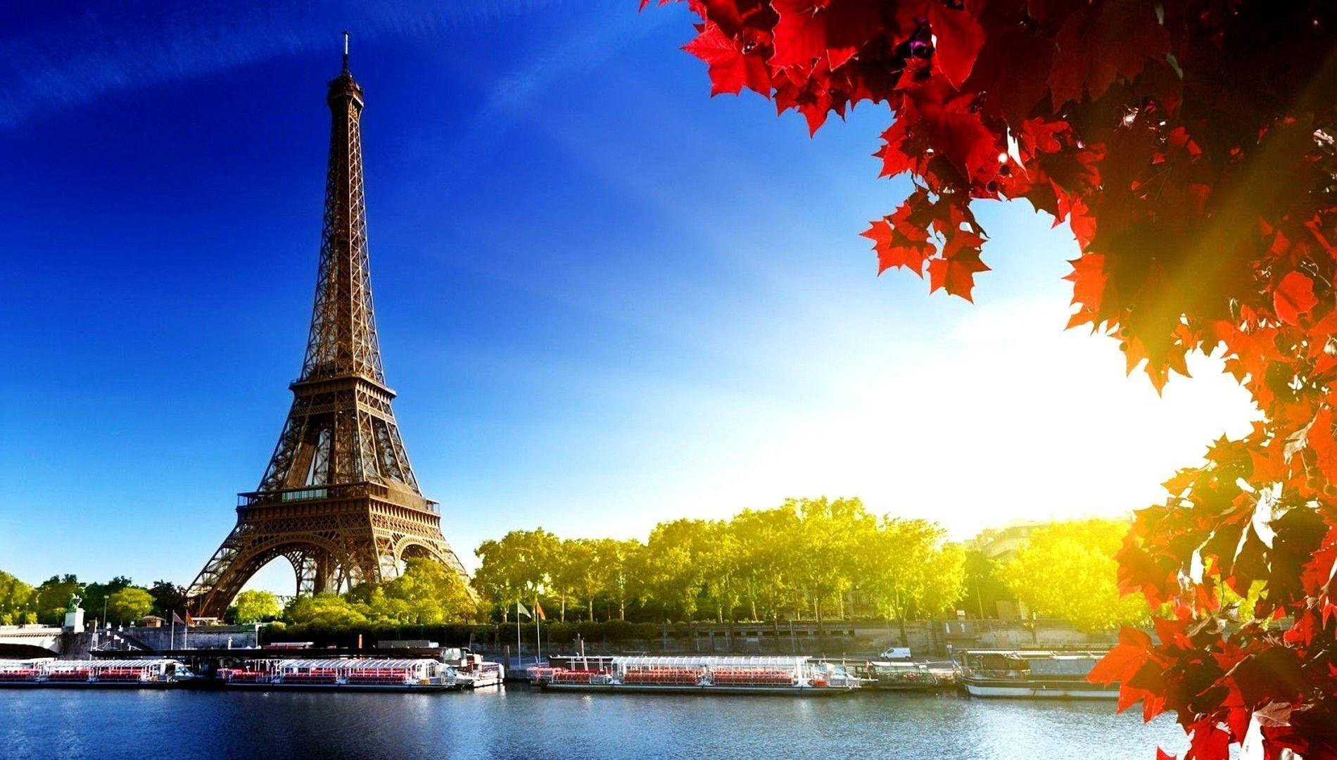 Latorre Eiffel Di Parigi In Autunno Sfondo