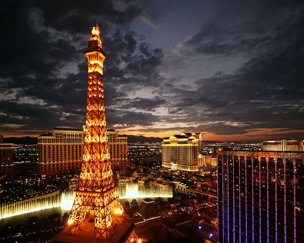 Paris Las Vegas Lighted Eiffel Tower Wallpaper