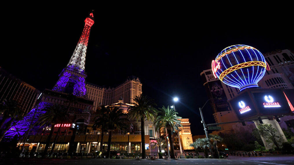 Paris Las Vegas Lighted Hot Air Balloon Wallpaper