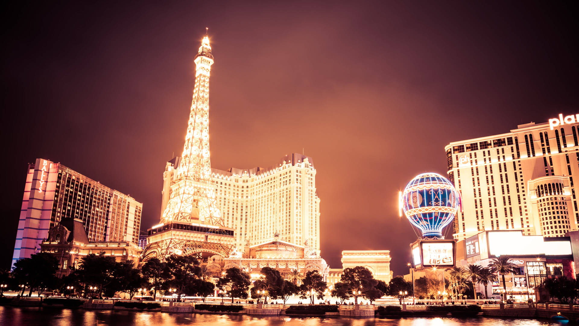Paris Las Vegas With Dazzling Lights