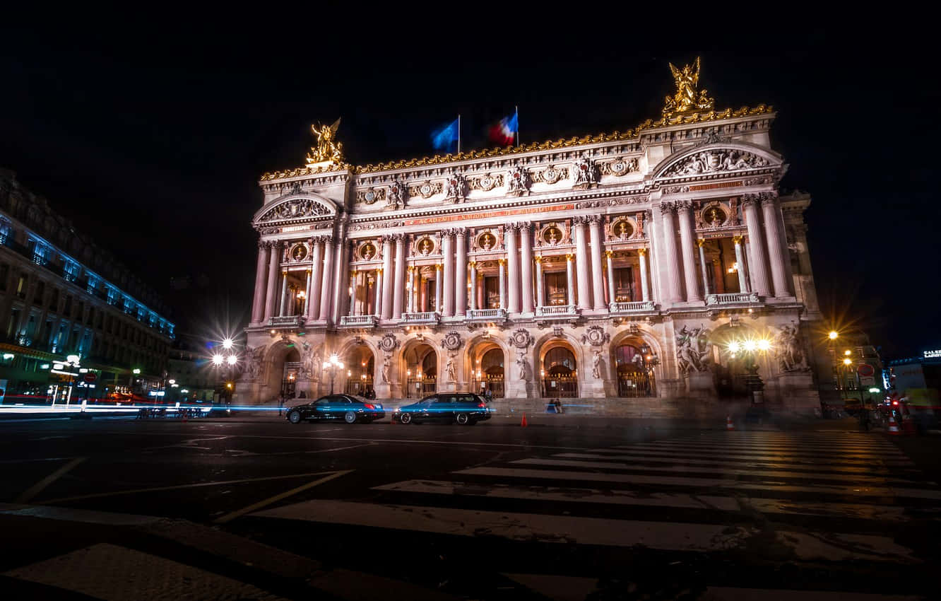 Fotografíanocturna De La Ópera De París Fondo de pantalla
