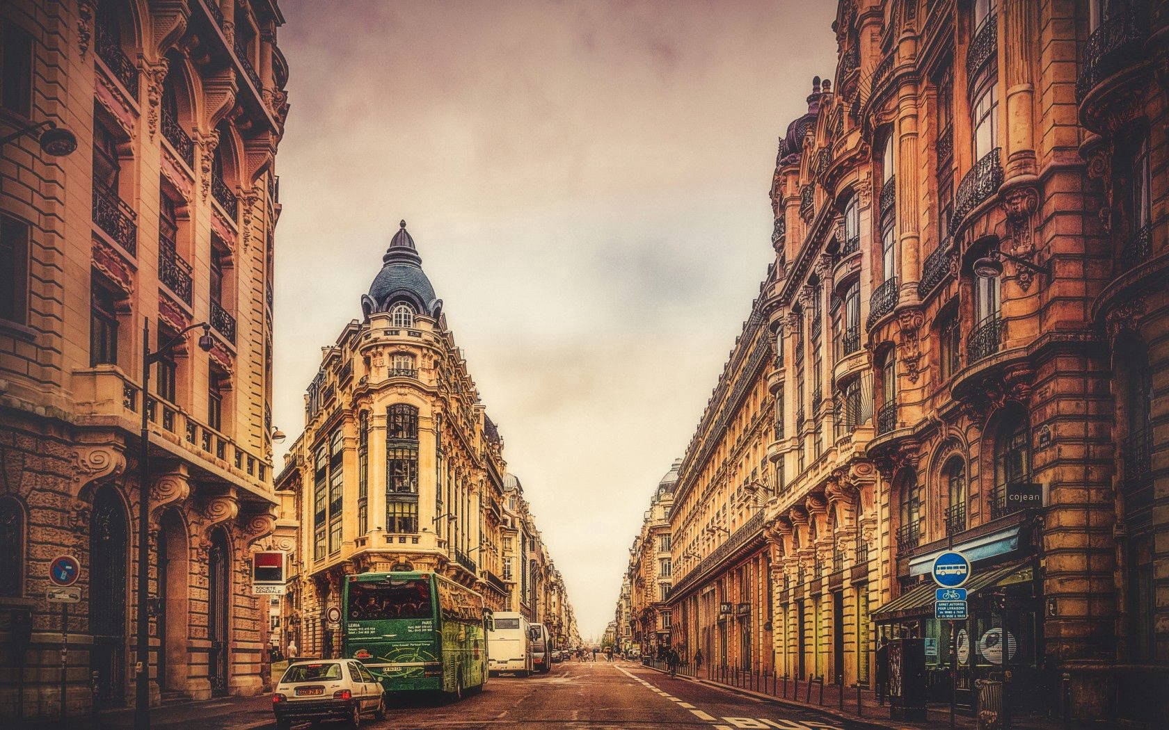 Paris Street Avenue