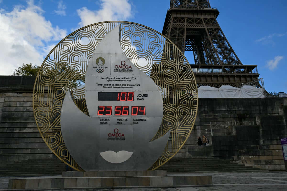 Paris2024 Olympics Countdown Clock Eiffel Tower Wallpaper
