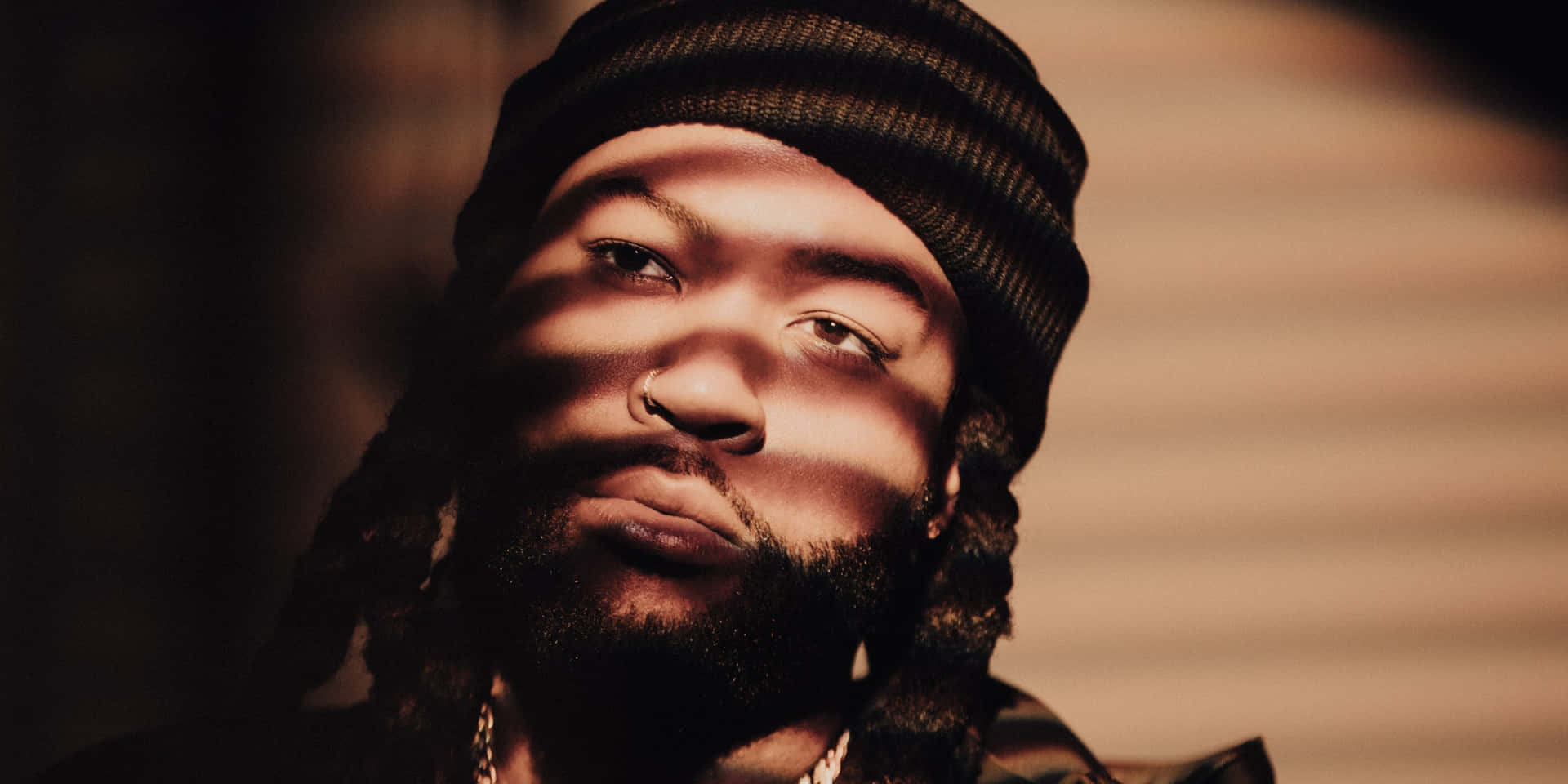 Partynextdoor Intense Blik Portret Achtergrond