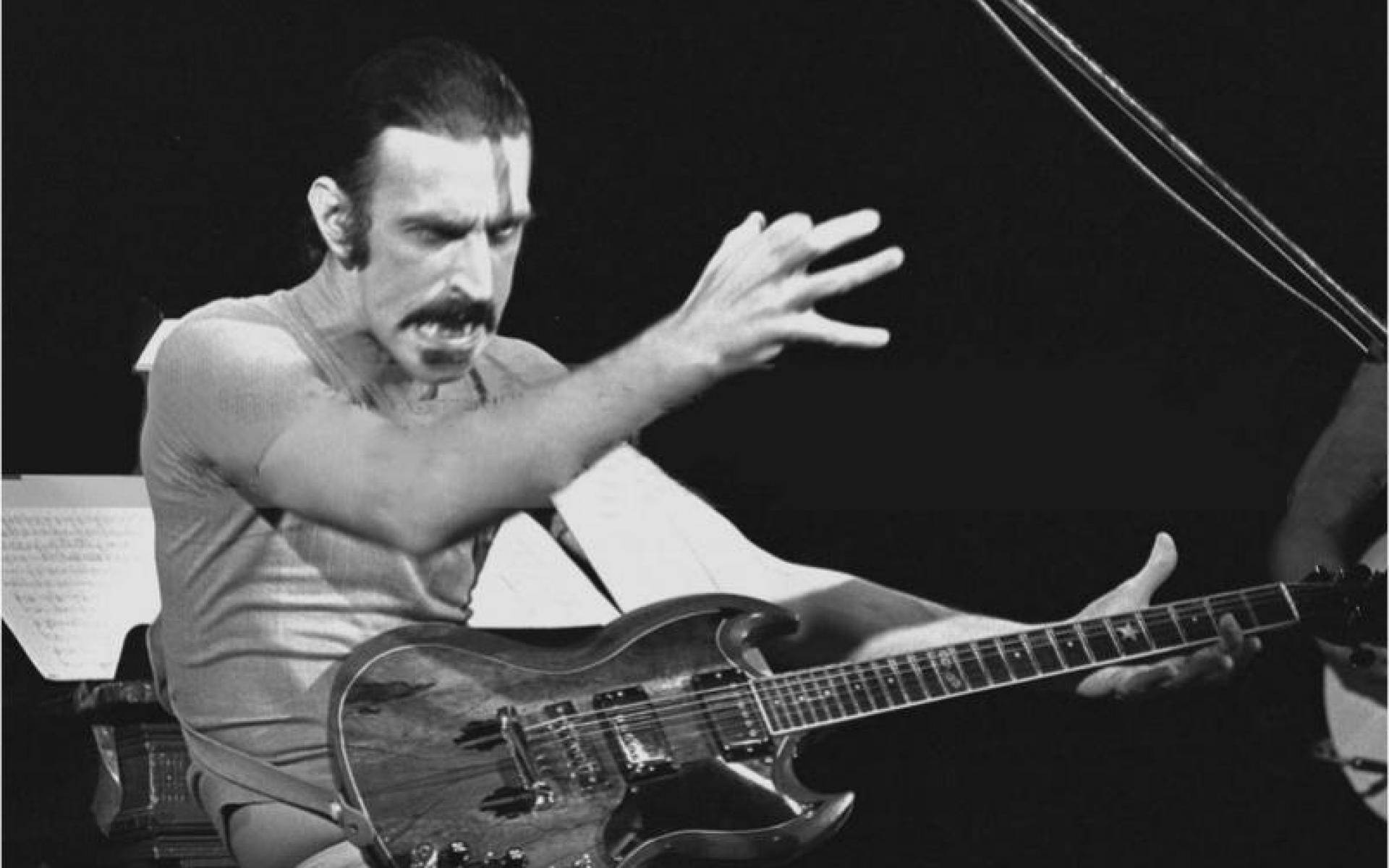 Passioneret Frank Zappa rockede en racebane. Wallpaper