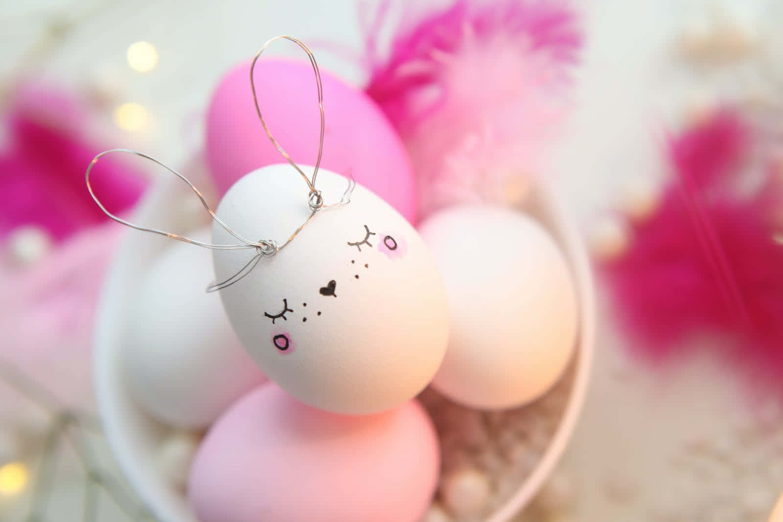 Celebrate the joy of Easter with a beautiful pastel-themed celebration. Wallpaper