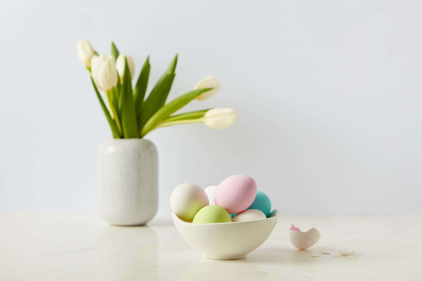 Celebrating Pastel Easter with Colorful Eggs and Chicks Wallpaper