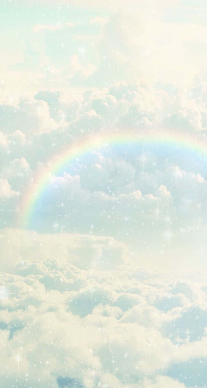 Regnbuen over skyer og stjerner Wallpaper