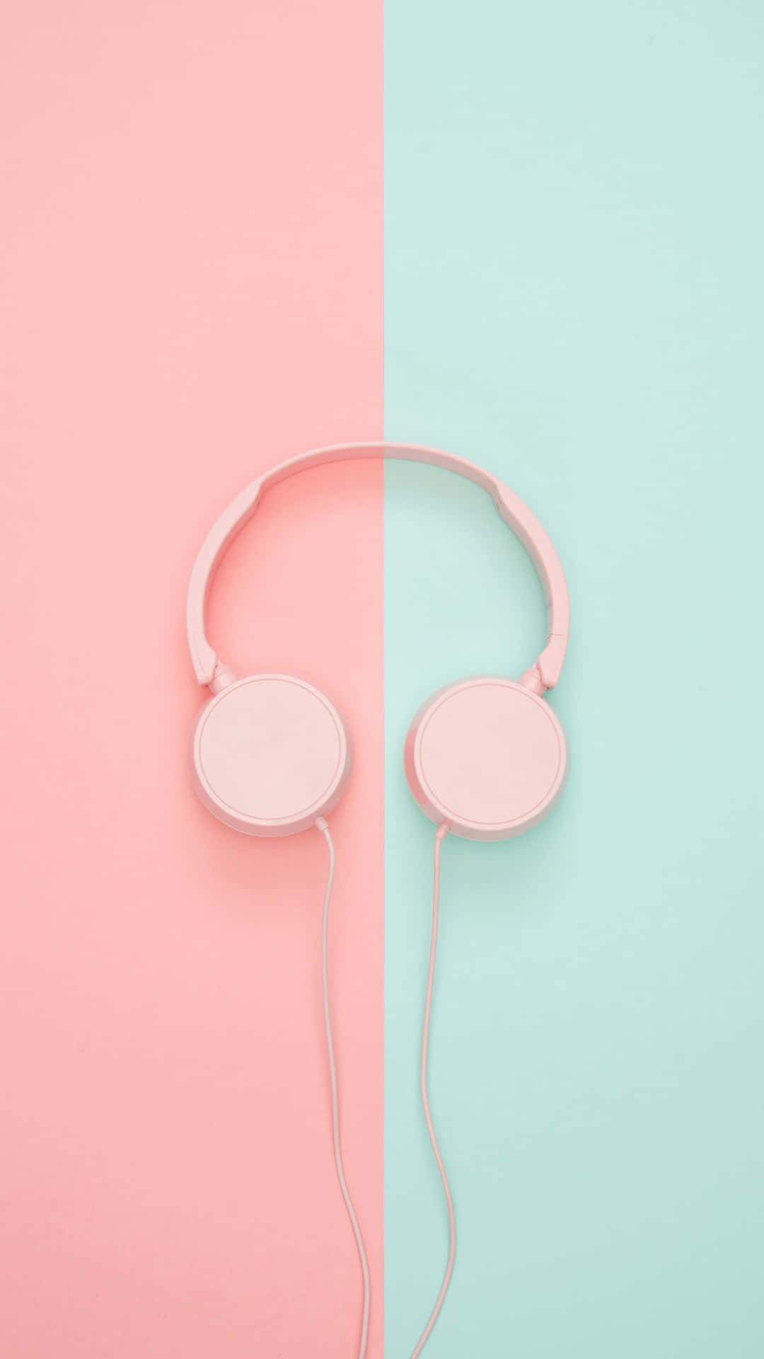 Pink hovedtelefoner på en pink og blå baggrund Wallpaper