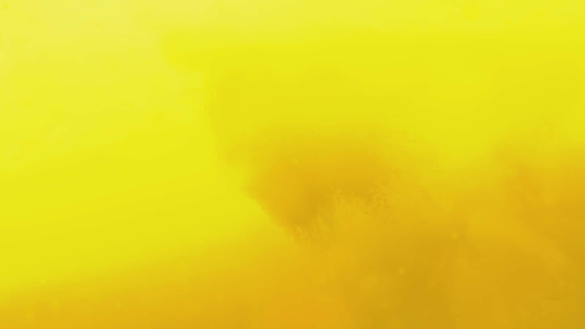 Umlaptop Amarelo Pastel Está Sobre Uma Mesa, Pronto Para Seu Próximo Projeto. Papel de Parede