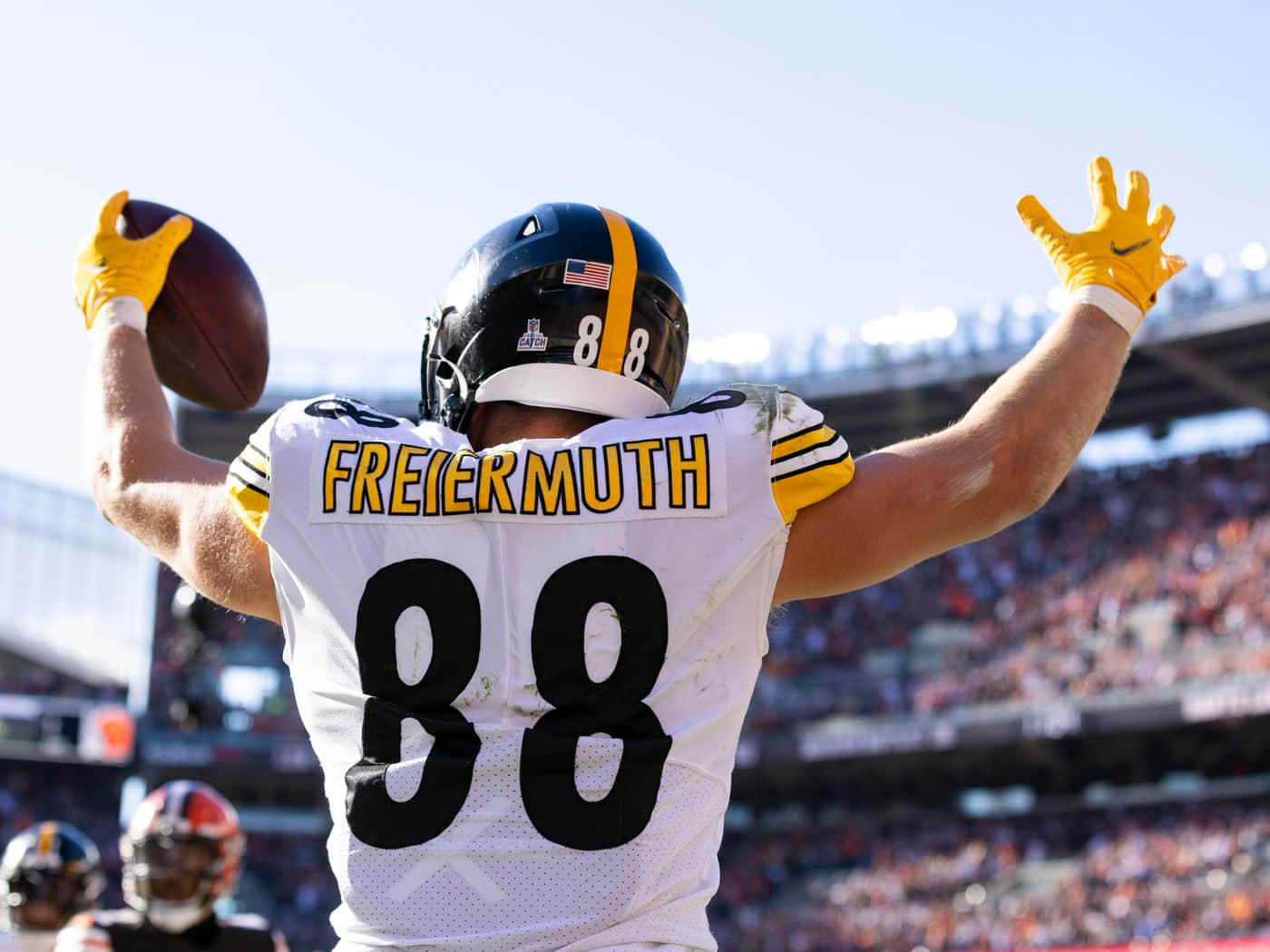 Pat Freiermuth Celebrating Touchdown Wallpaper