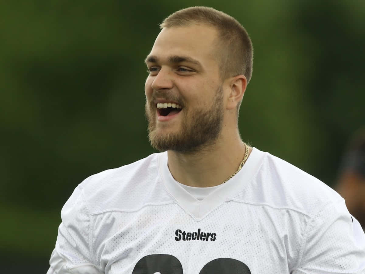 Pat Freiermuth Smiling During Practice Wallpaper