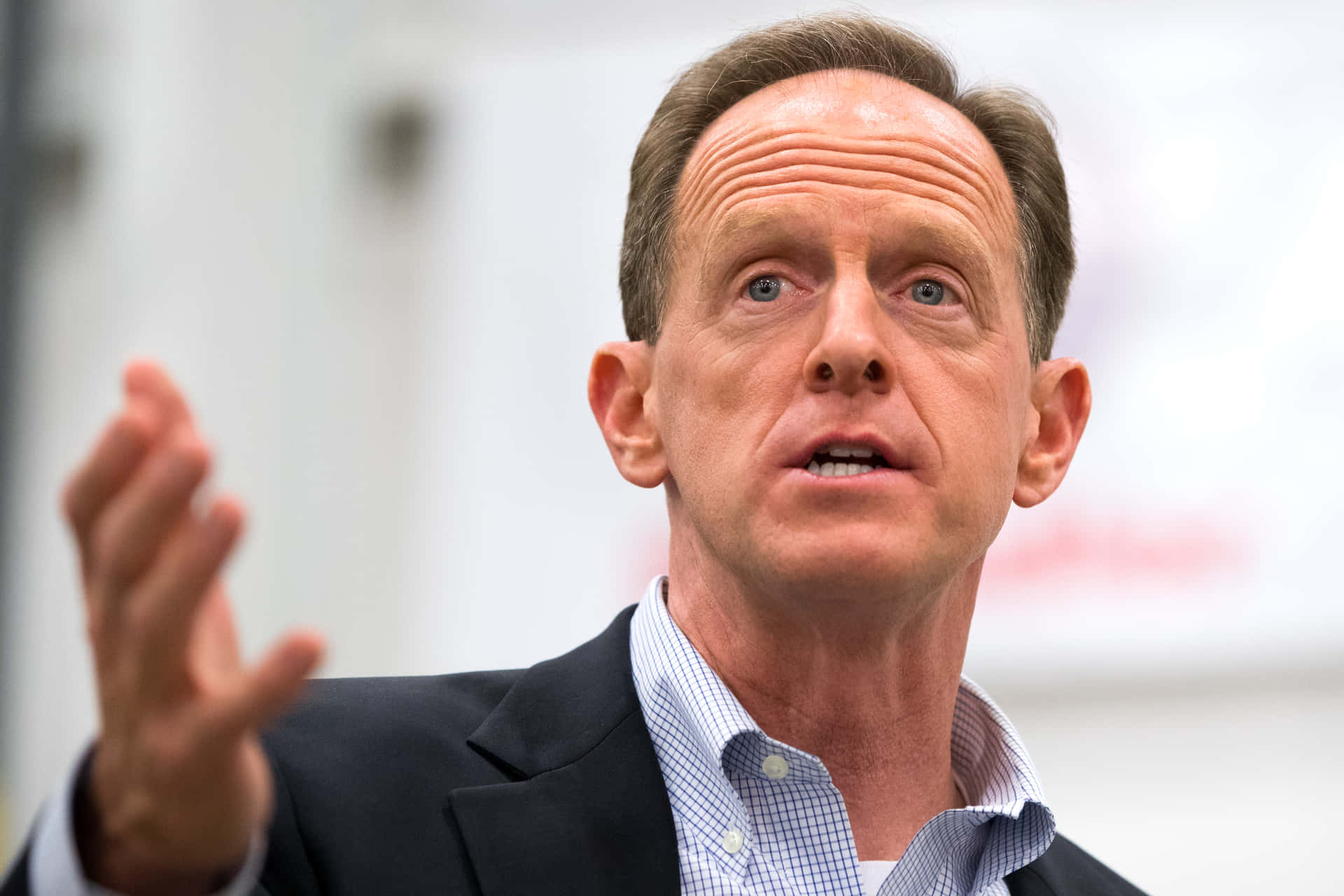 Pat Toomey Gesturing To Crowd Wallpaper